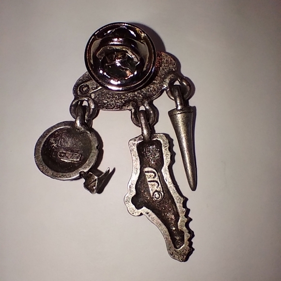 Pewter Coloured JJ Jonelle Jewelry Golf Themed Pin, Dangling Charms, Cute - Picture 2 of 6